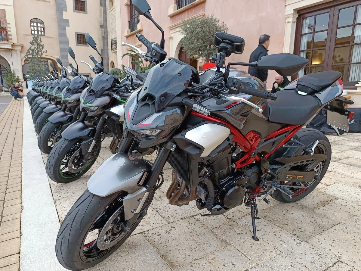 The Z900 with the red frame