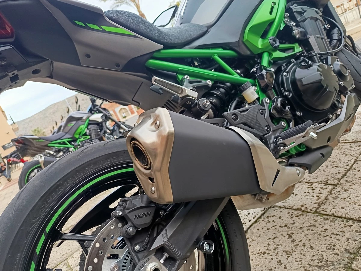 Z900 exhaust system
