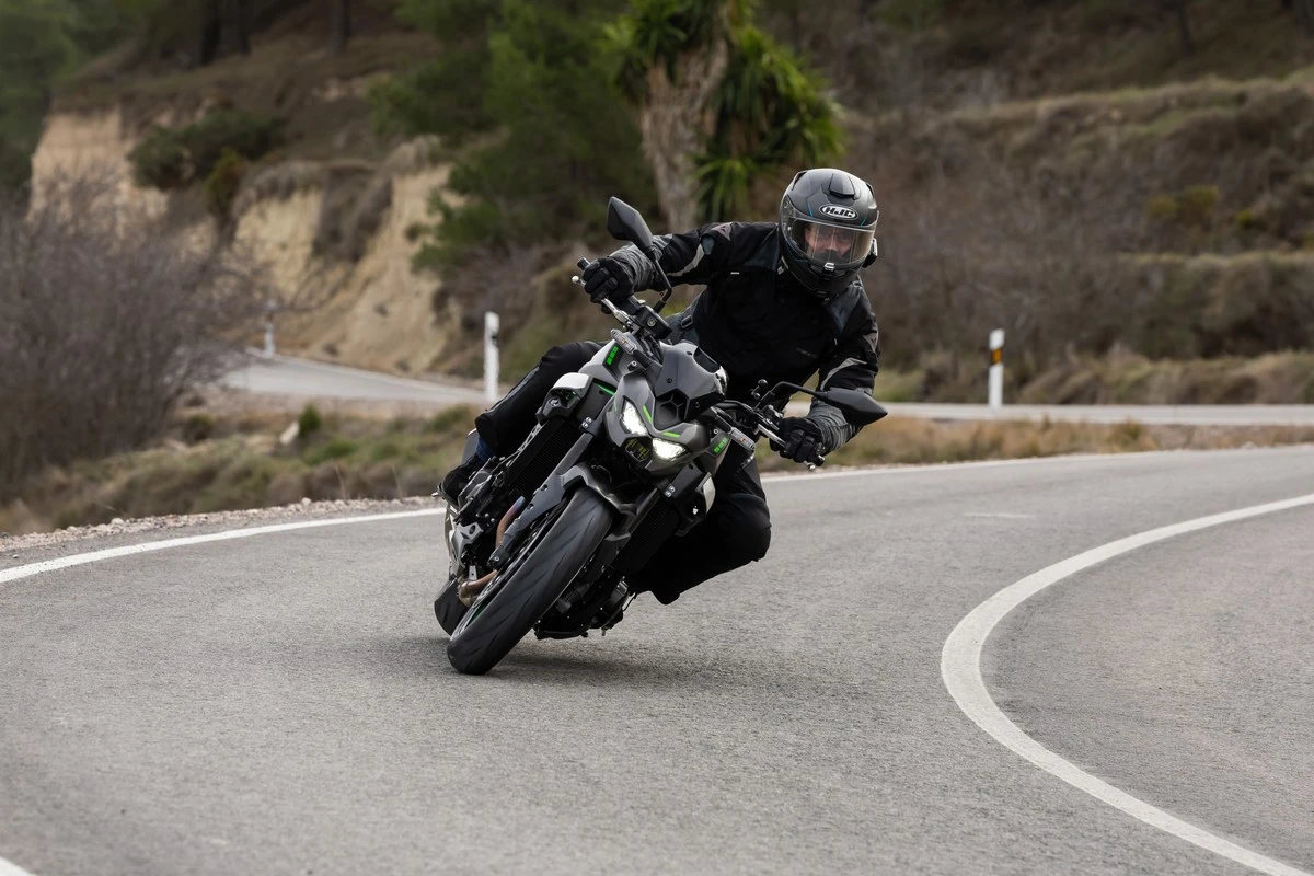 Entering the curves with the Z900
