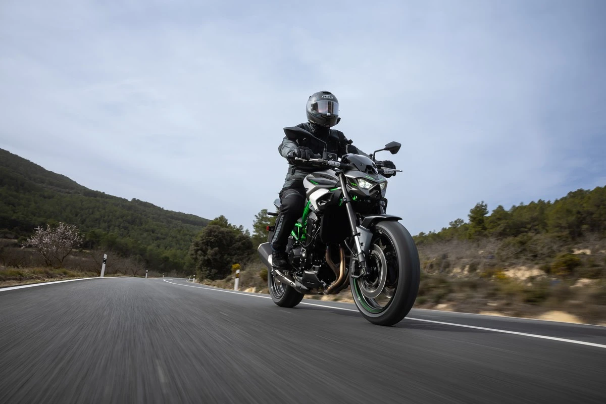the z900 on the move